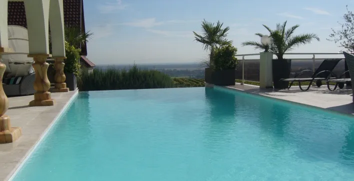 Piscines à débordement : Principes et Techniques