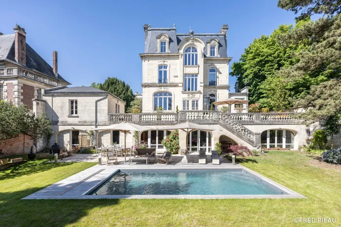 Le trophée d'or ex-aequo 2025 de la catégorie piscine familiale de forme angulaire de moins de 40 m²