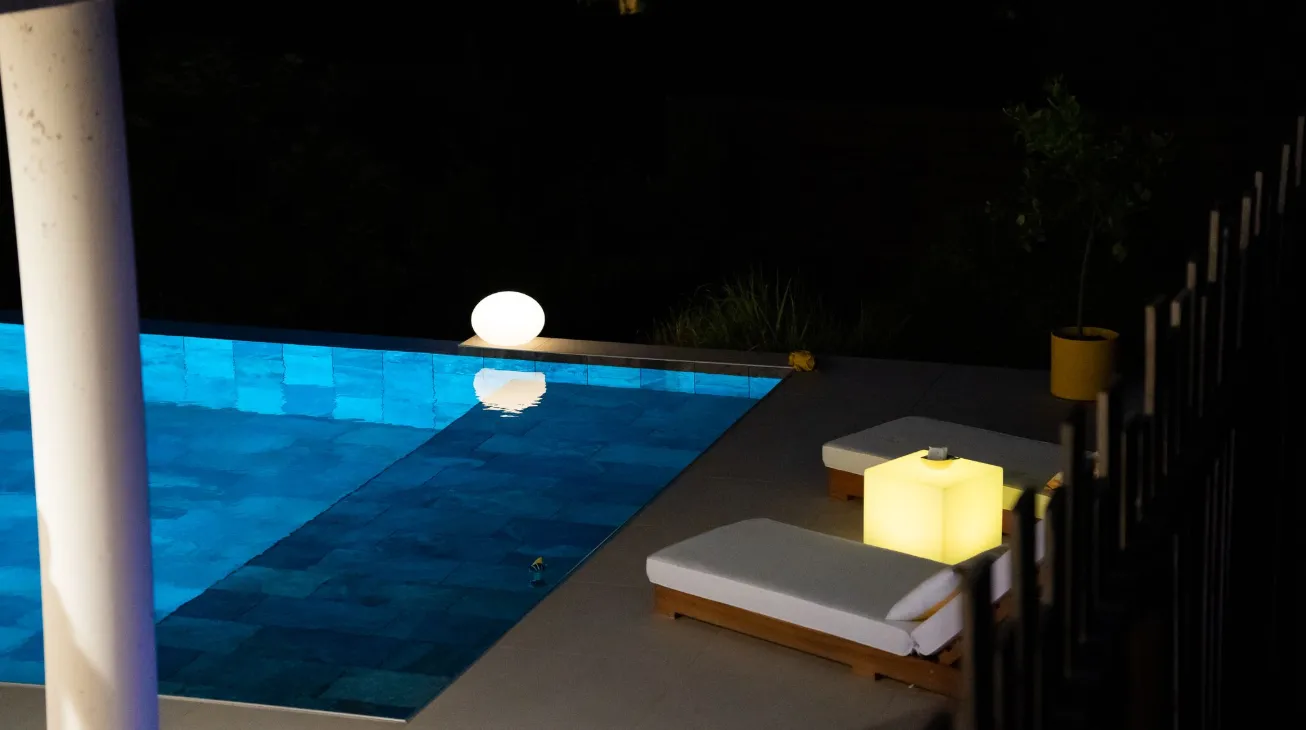 Éclairage piscine : Guirled lance INFINITY LIGHTS® pour sublimer les extérieurs - illustration 1
