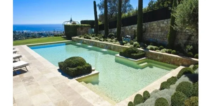 Les 5 bonnes raisons de se faire construire une piscine