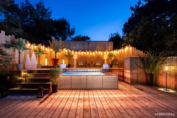 Le trophée d'or 2025 dans la catégorie Piscine de nuit