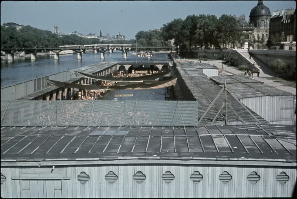 Piscine Deligny : cette piscine parisienne a coulé dans la Seine en 1h.