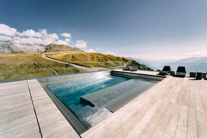Trophée d'or ex æquo 2025 rénovation de piscine - Après