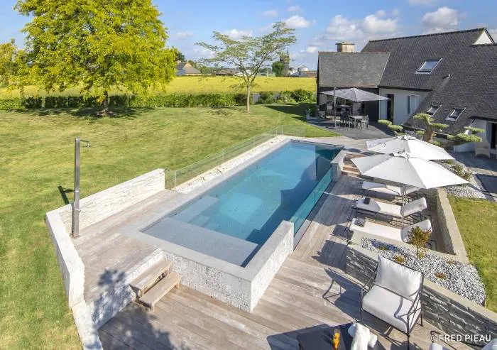 Le trophée d'argent 2025 Piscine familiale de forme angulaire de moins de 40 m²