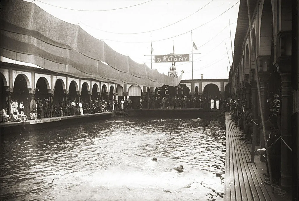 Piscine Deligny : cette piscine parisienne a coulé dans la Seine en 1h. - illustration 1