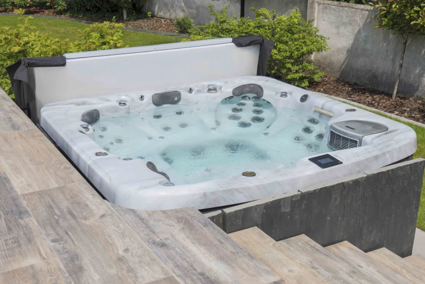 Un spa extérieur pour toute la famille Aquilus