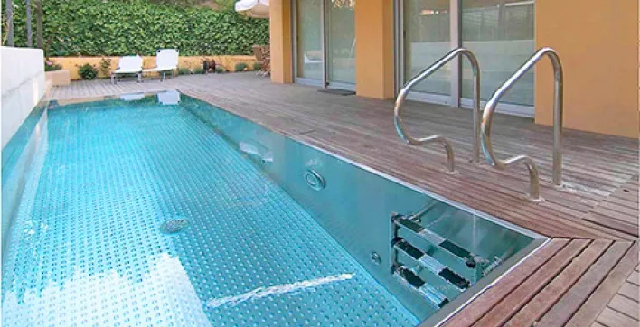 La piscine en inox s'invite aussi chez les particuliers