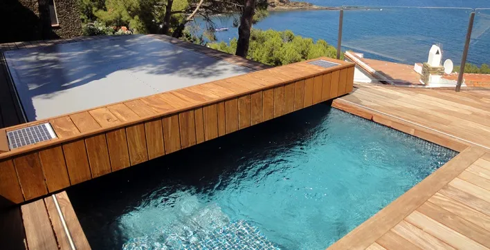 Une couverture de piscine nouvelle génération esthétique, sécurisée et automatisée