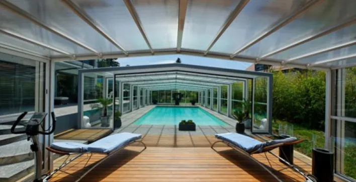 Doit-on déclarer l’abri de piscine à son assureur ?
