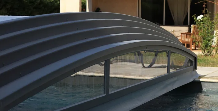 Un nouvel abri facile à vivre pour votre piscine