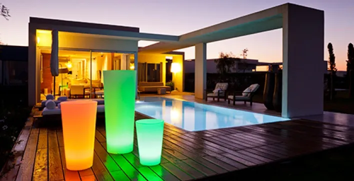 Créez la magie autour de votre piscine avec la nouvelle collection d'éclairage LED Lucimood