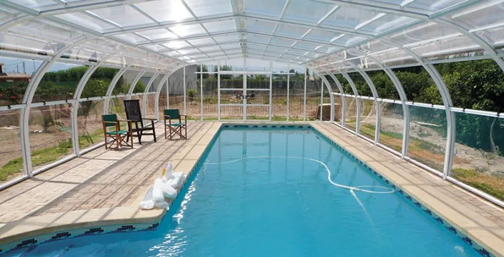 Trouvez l'abri de piscine qu'il vous faut dans cette gamme EVERBLUE très complète !