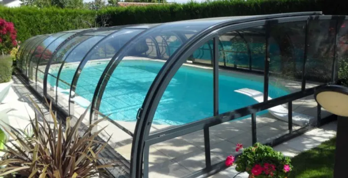 Une large gamme d’abris de piscines de qualité