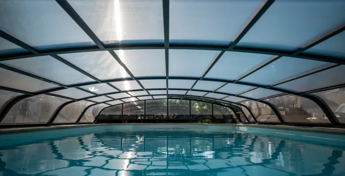Les abris de piscine Abridays : une alliance de durabilité, de sécurité et d’esthétique