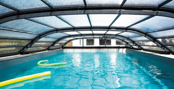 Abris de piscine sur-mesure : le modèle bas télescopique d’Abrid’Ô