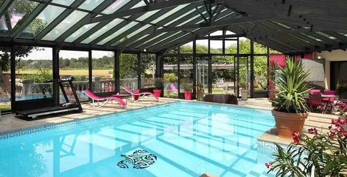 Piscine et spa sous véranda