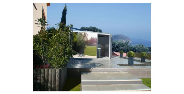Abrisud dévoile son abri panoramique miroir pour piscine ou spa au Salon Maison & Objet