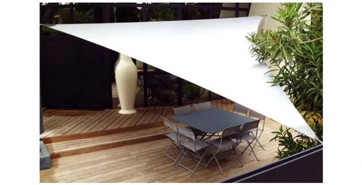 Des voiles d'ombrage pour aménager jardins, terrasses, piscines...