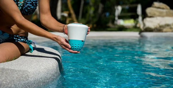 Analyseur d’eau de piscine connecté