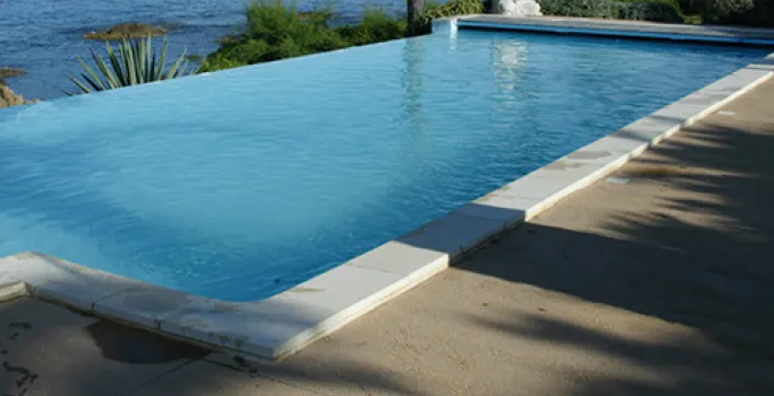 Aquilus : Et votre rêve de piscine enterrée à débordement devient réalité !