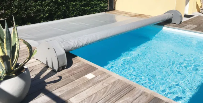 Couvertures piscines : Top 5 des avantages pour votre bassin privé