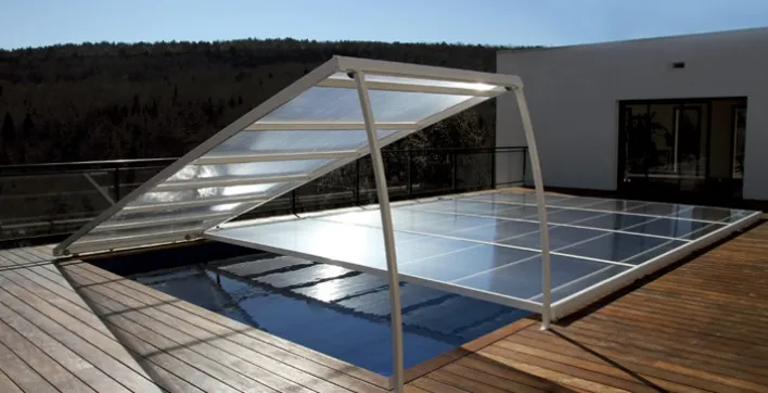 L’abri de piscine plat