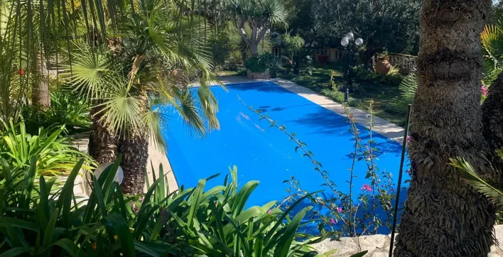 Equipement Piscine : La couverture manuelle ingénieuse d’Acheloos