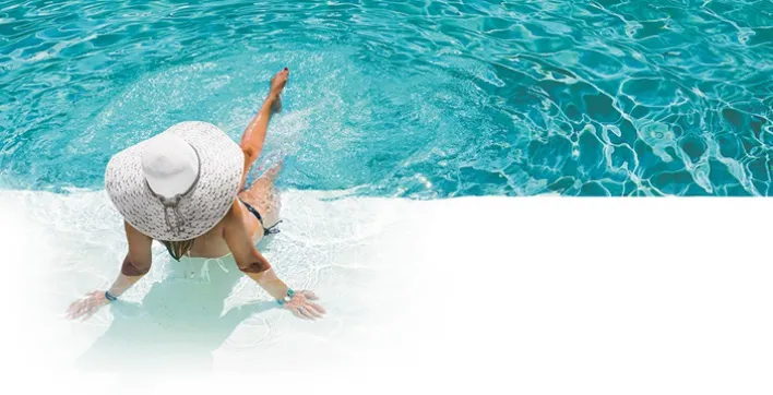 Présentation d’un produit pour faciliter le nettoyage et clarifier l’eau de la piscine