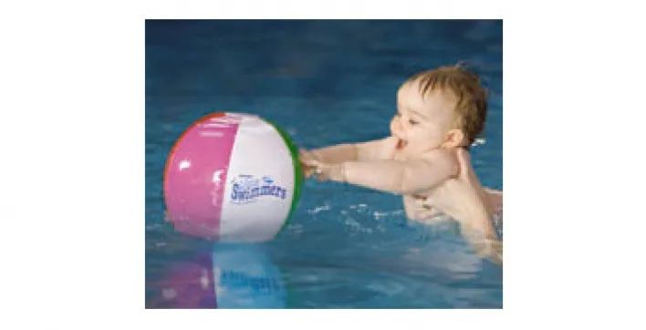 Les bébés nageurs s'épanouissent grâce aux activités aquatiques de la FAAEL