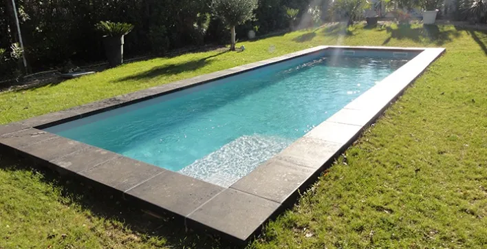 Un couloir de nage polyester monobloc pour allier sport et design