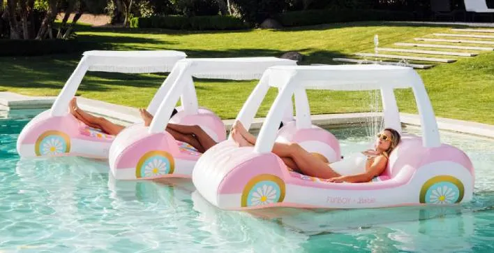 Top 5 des bouées de piscine les plus originales pour des pool-party de folie !