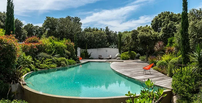 Les plus belles piscines familiales de forme libre