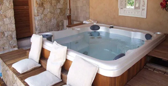 Dans la gamme Serenity des spas de Clair Azur, arrive le petit nouveau, le S55