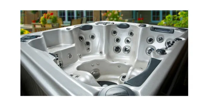 Les spas de nage acryliques Clair Azur se perfectionnent