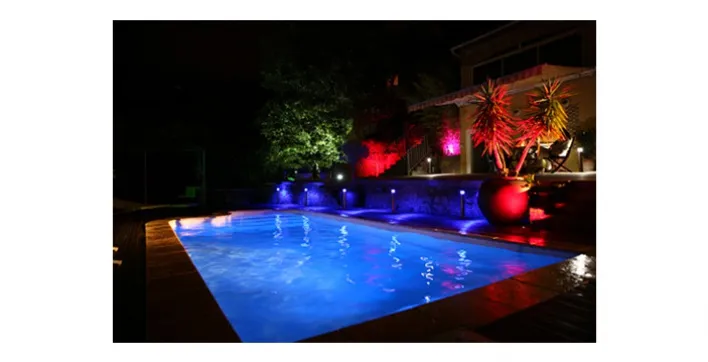 Eclairage LED en piscine