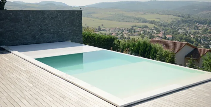 Les avantages d’une couverture de piscine immergée