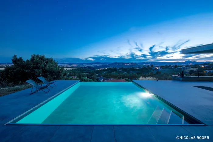 Le trophée d'argent 2025 dans la catégorie Piscine de nuit