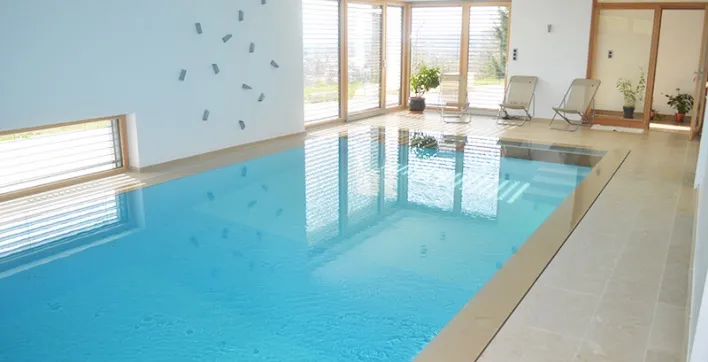 Une magnifique piscine miroir signée KOH Piscines - EVERBLUE