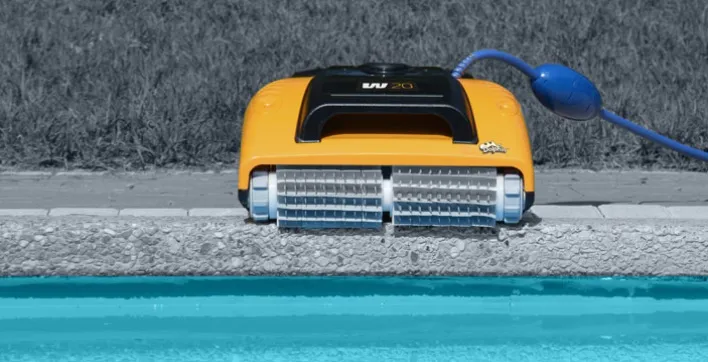 Découvrez le robot de piscine Dolphin W20 de Maytronics