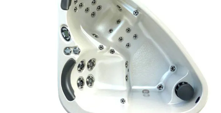 Nouveau spa d'angle pour les petits espaces