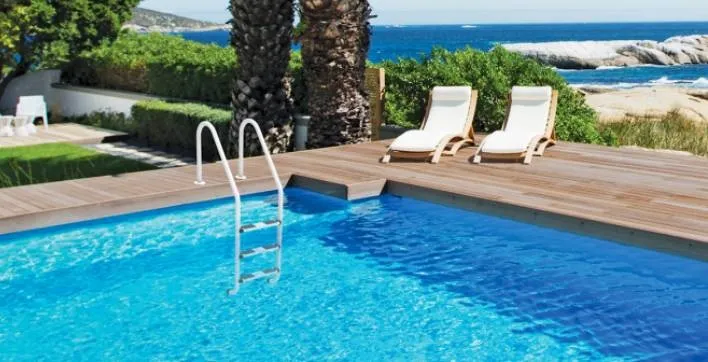 Des échelles pensées pour les piscines à eau salée signées AstralPool