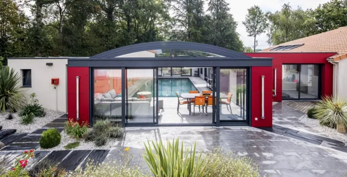 Abris et couvertures de piscines : les plus beaux modèles européens récompensés