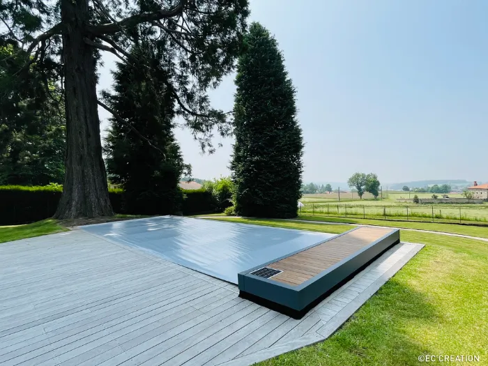 La médaillée d'argent 2025 dans la catégorie couverture de piscine - Fermée
