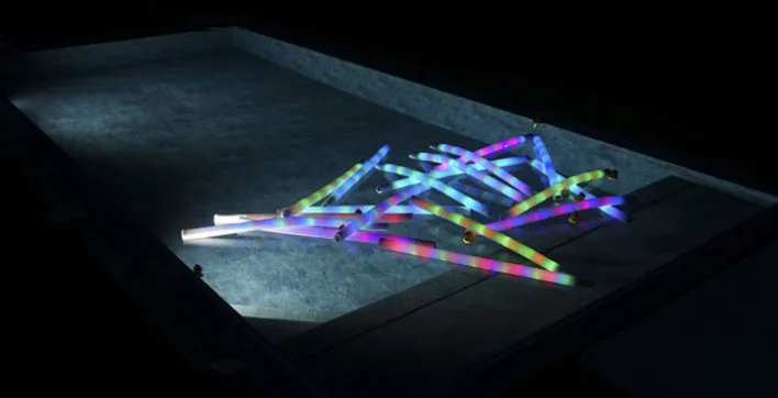 Boostez vos soirées au bord de la piscine avec la frite lumineuse !