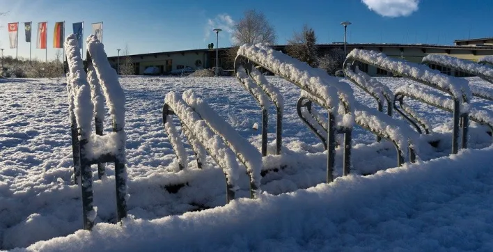 Avec le froid, les piscines se transforment en patinoires