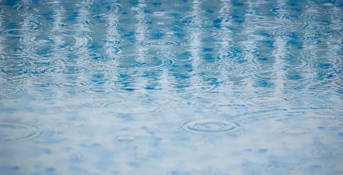 L’hivernage de sa piscine : bonne ou mauvaise idée ?