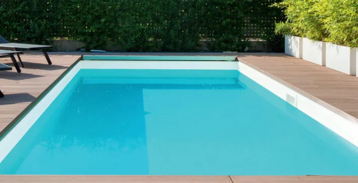 Entretenir sa piscine : Comment obtenir une ligne d’eau propre ?