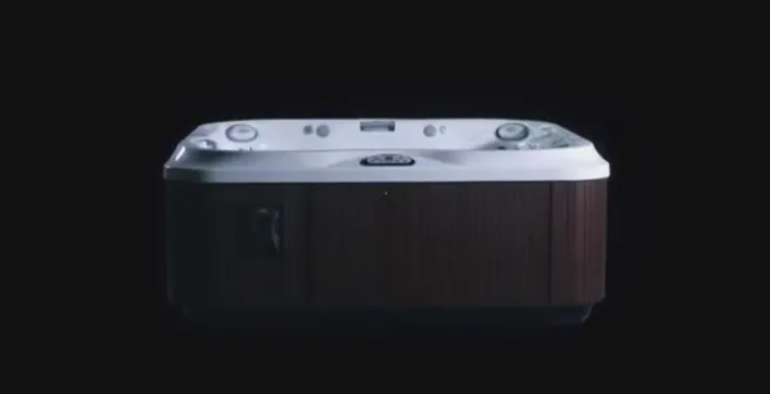 Découvrez le teaser de la nouvelle gamme Premium J300 de Jacuzzi® en avant-première sur notre chaine You Tube