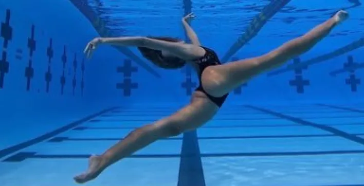 Une ancienne championne de natation synchronisée crée des chorégraphies incroyables sous l’eau