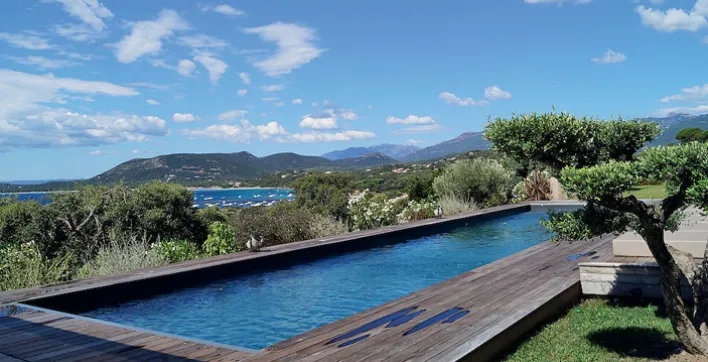 Reportage : la fabrication de piscines monocoques